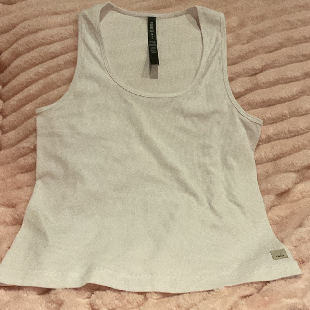 vuori  White Tank Top
